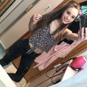 Meet your Posher, Jenieca